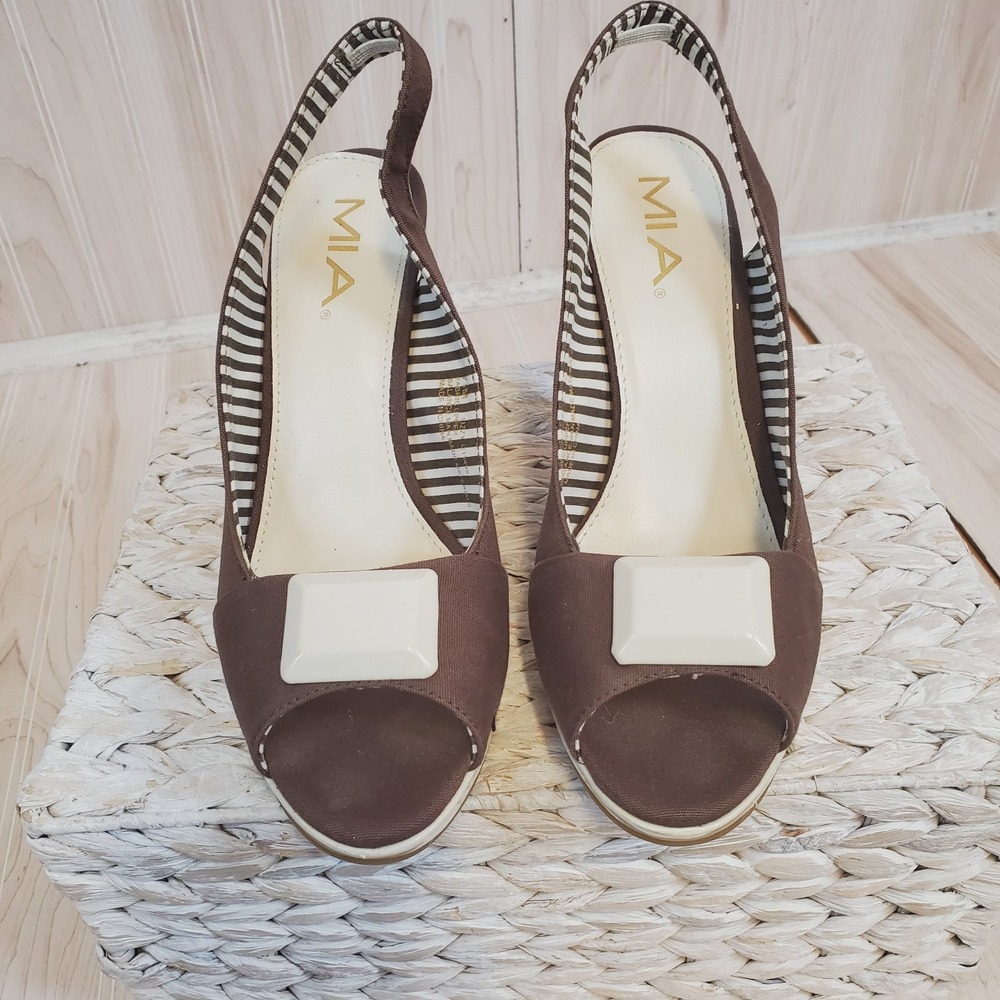 MIA Lizzy Classic Slingback Peep Toe Stiletto Heel Twee 7.5 Cruise Resort Button